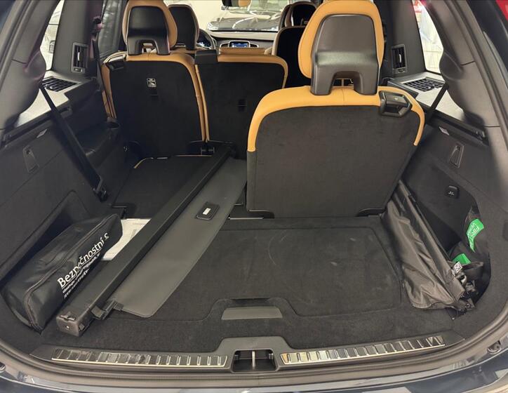 Volvo XC90 13