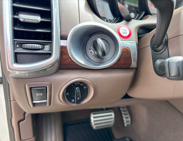 Porsche Cayenne 24