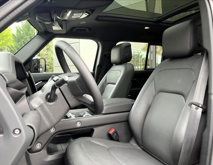 Land Rover Defender 13