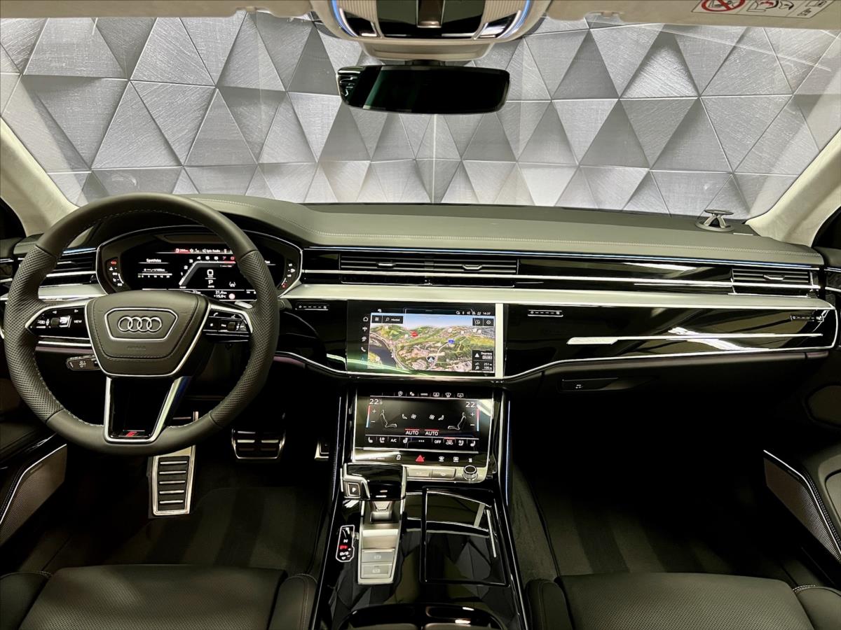 Audi S8