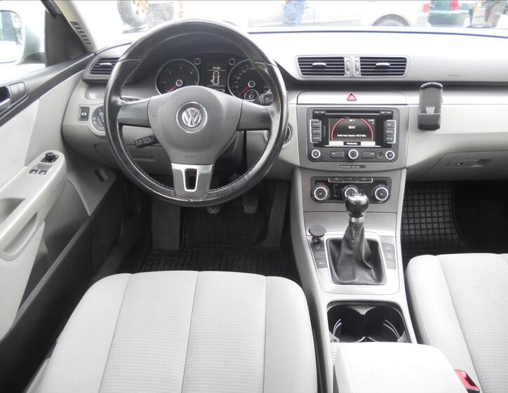 Volkswagen Passat 13