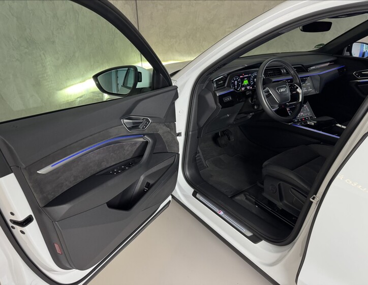 Audi e-tron 25