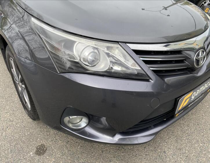 Toyota Avensis 17