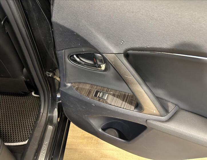 Toyota Avensis 13
