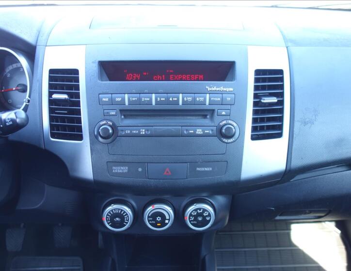 Mitsubishi Outlander 23
