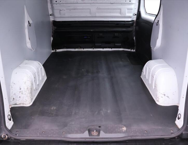 Renault Trafic 10