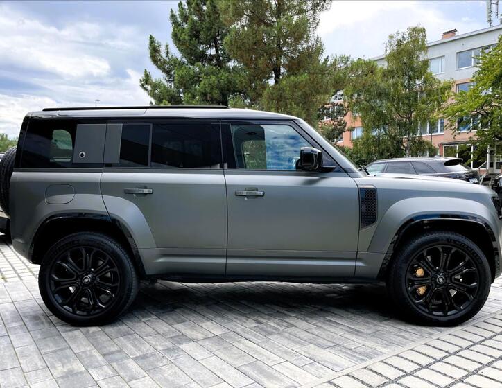 Land Rover Defender 13