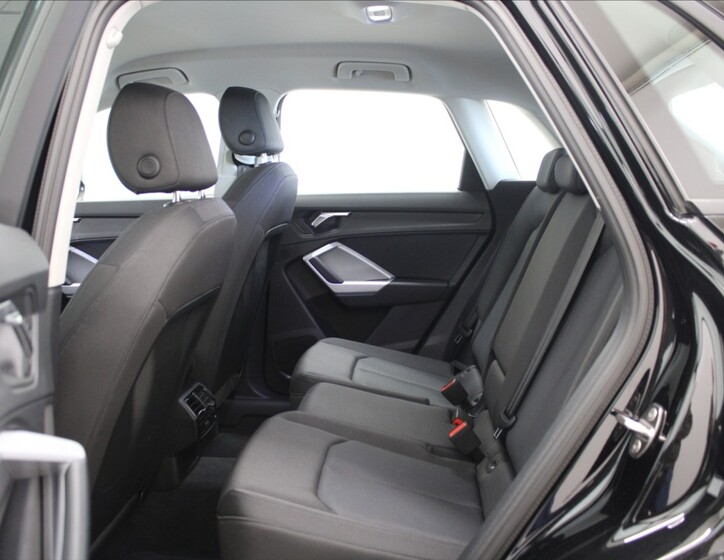 Audi Q3 7
