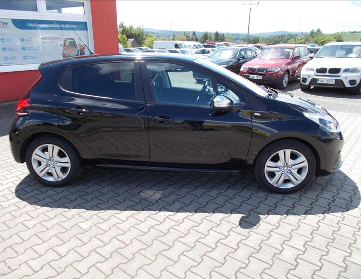 Peugeot 208 9