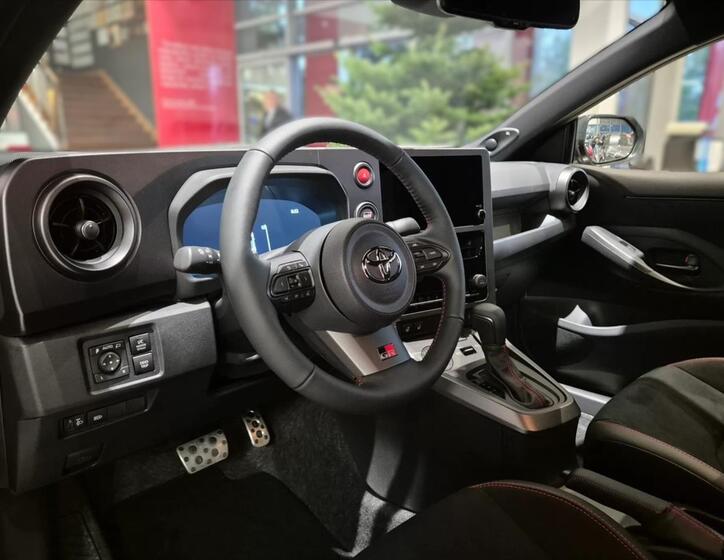 Toyota Yaris 6