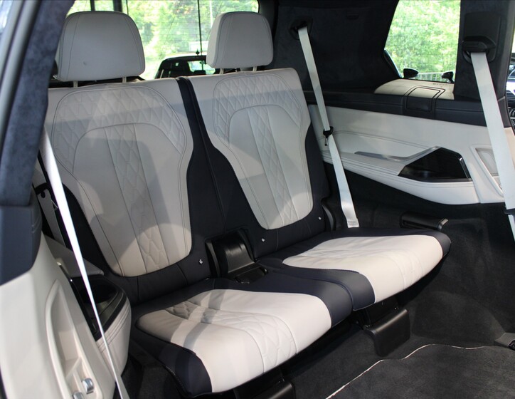 BMW X7 25
