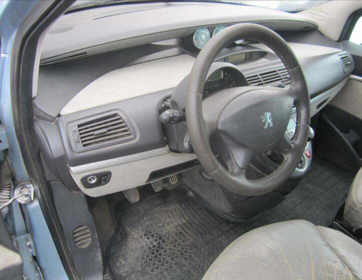 Peugeot 807 10