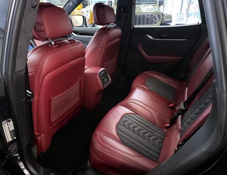 Maserati Levante 10