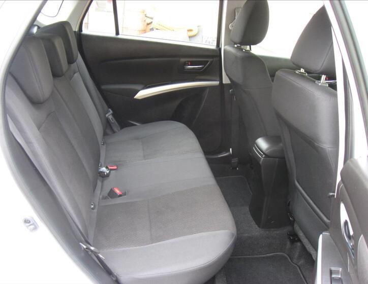 Suzuki S-Cross 19