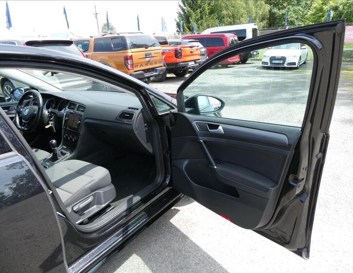 Volkswagen Golf 22