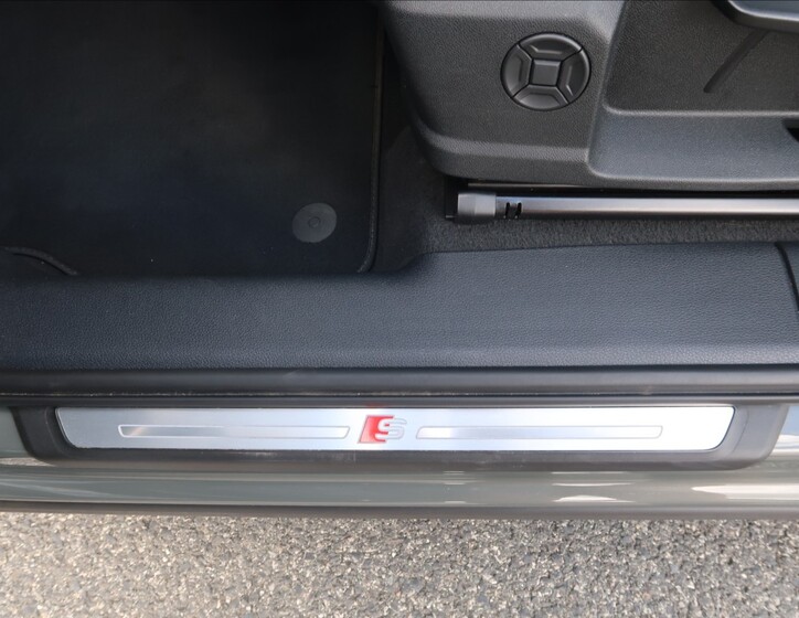 Audi Q3 48