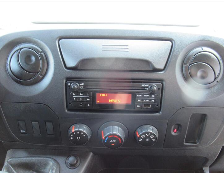 Nissan NV400 12