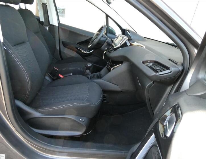 Peugeot 208 24