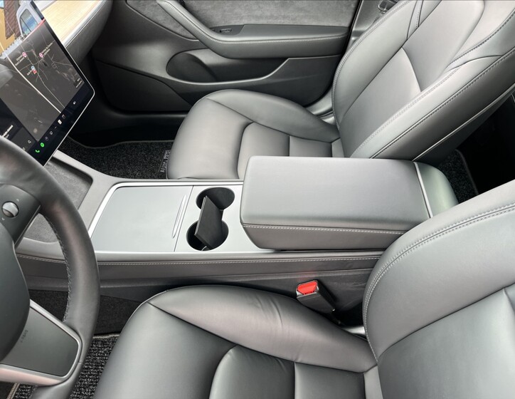 Tesla Model 3 36