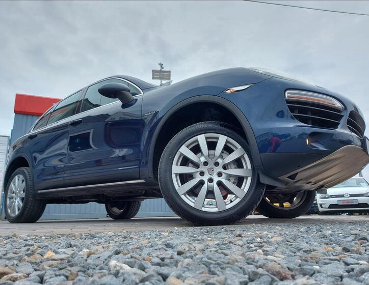 Porsche Cayenne 64