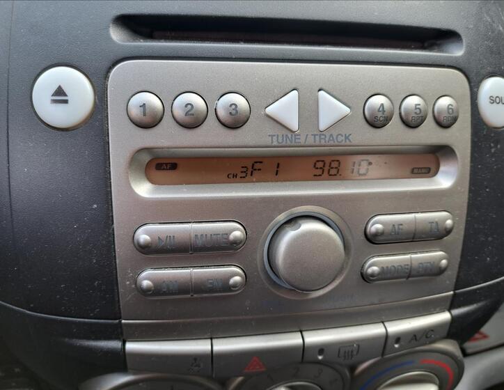 Daihatsu Sirion 23