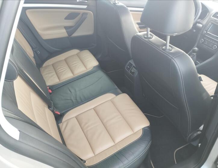 Volkswagen Golf 9