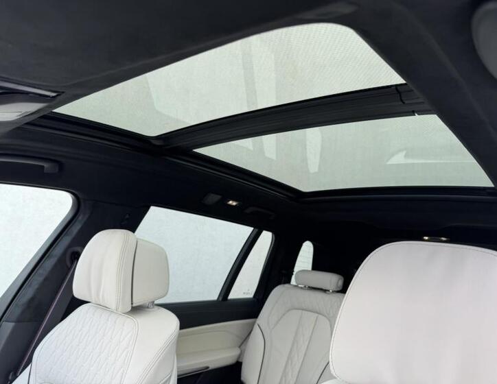BMW X7 13