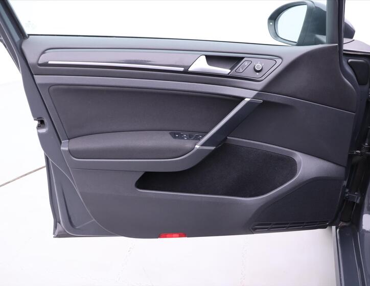 Volkswagen Golf 11