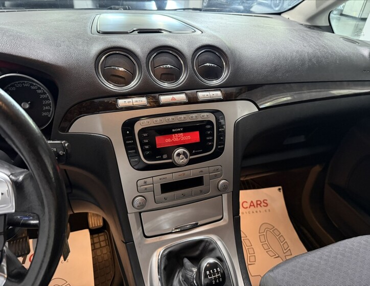 Ford Galaxy 11