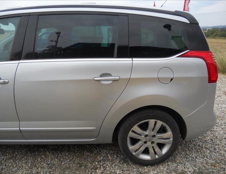 Peugeot 5008 9