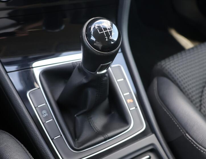Volkswagen Golf 25