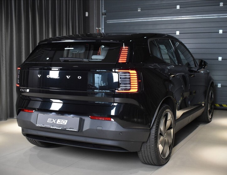 Volvo EX30 4