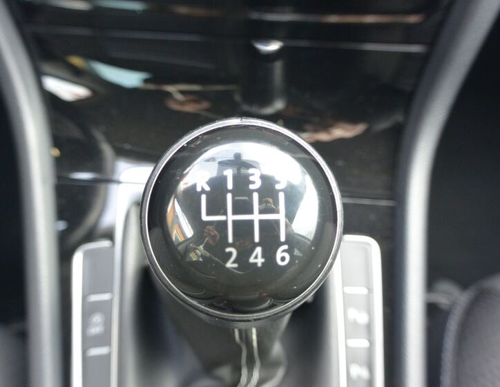 Volkswagen Golf 19