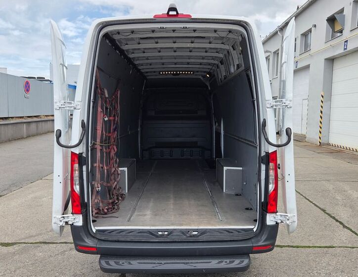 Mercedes-Benz Sprinter 19