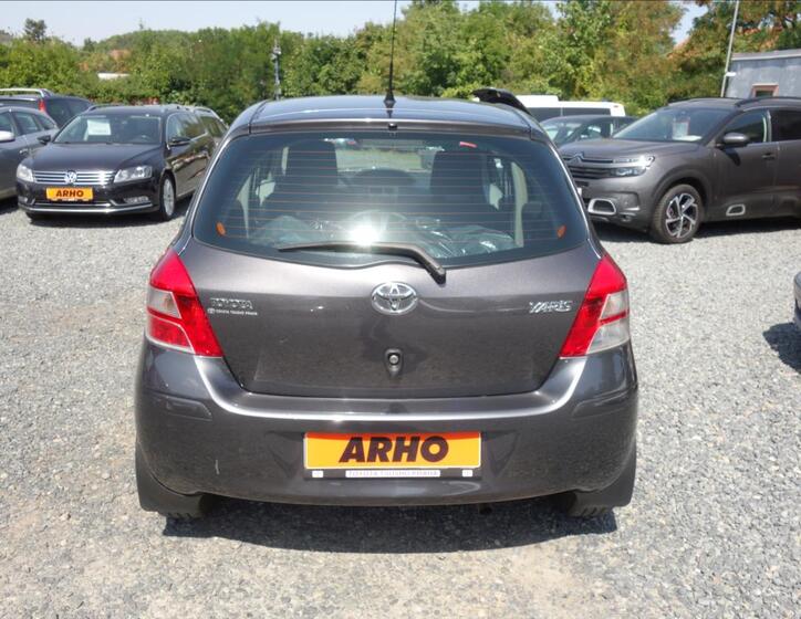 Toyota Yaris 4