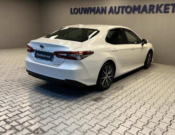 Toyota Camry 2