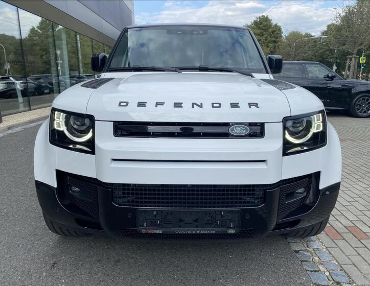 Land Rover Defender 4