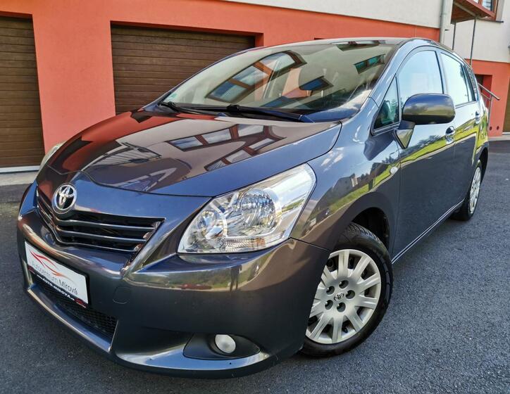 Toyota Verso 1