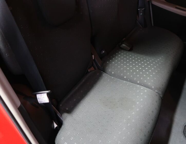 Toyota Yaris 12