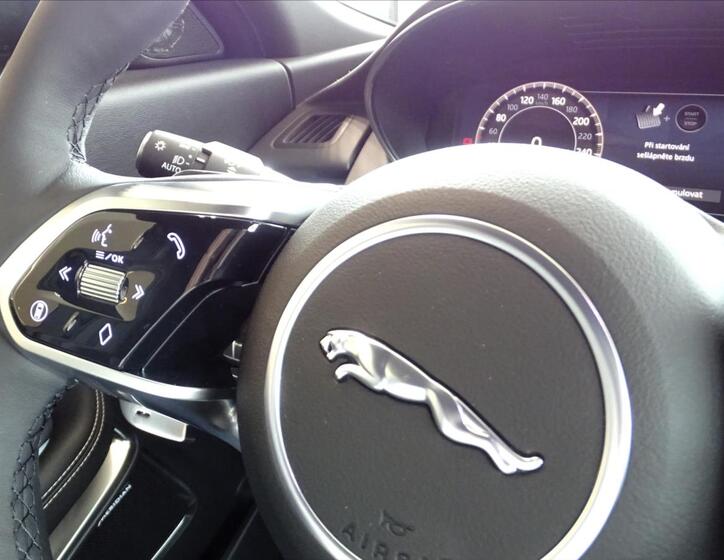 Jaguar E-Pace 26