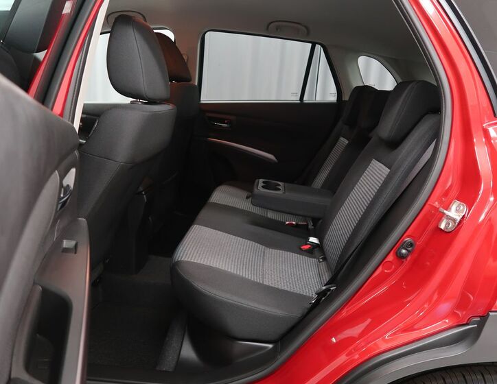 Suzuki S-Cross 10
