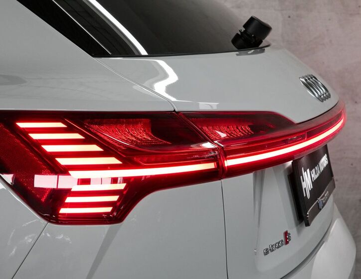 Audi e-tron 10