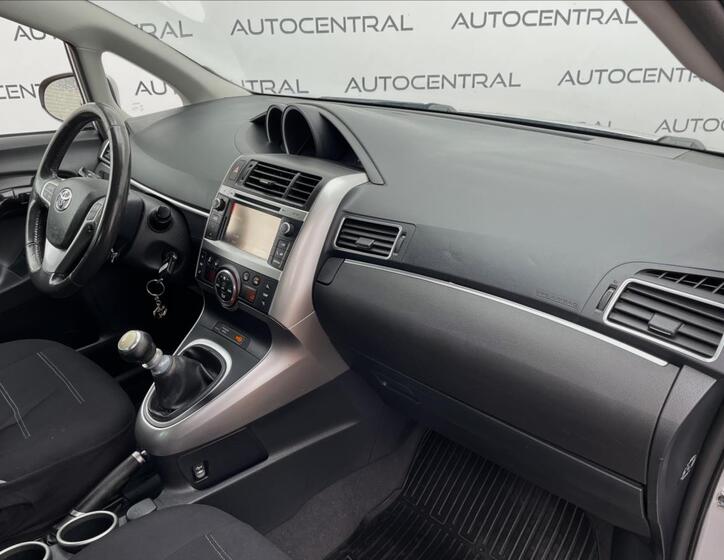 Toyota Verso 18
