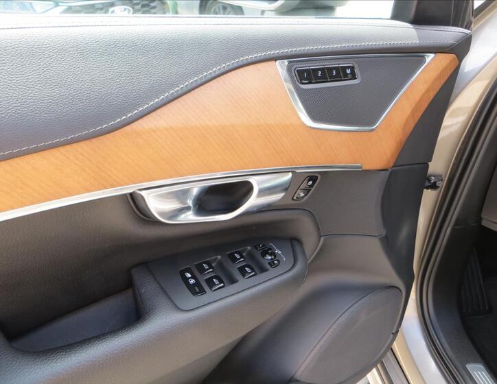 Volvo XC90 12