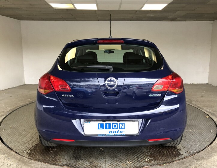 Opel Astra 6