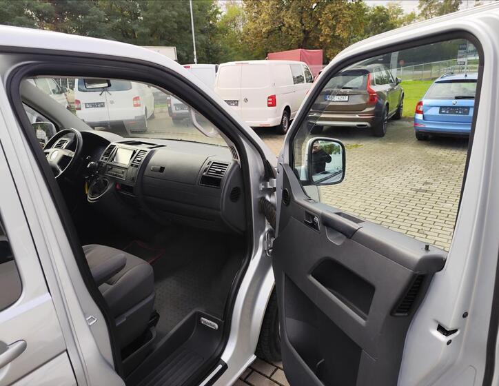 Volkswagen Caravelle 26