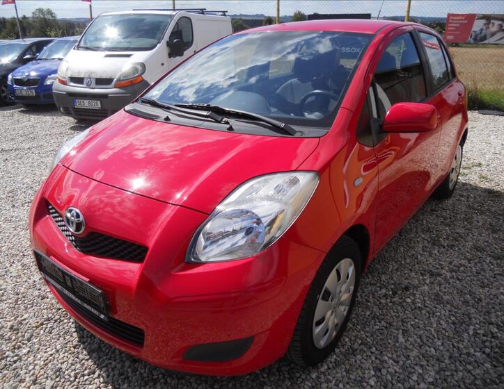 Toyota Yaris 1