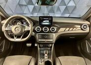 Mercedes-Benz GLA 10