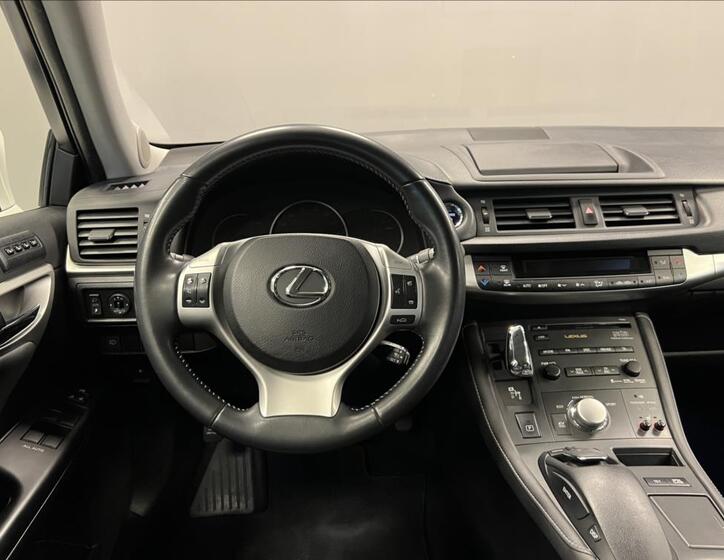 Lexus CT 200h 5
