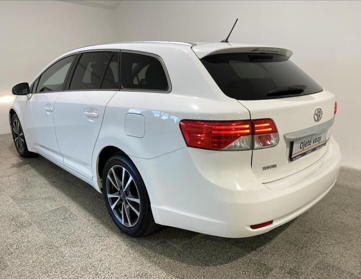 Toyota Avensis 21
